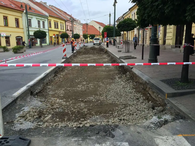 Rekonštrukcia chodníka v uličnom priestore.