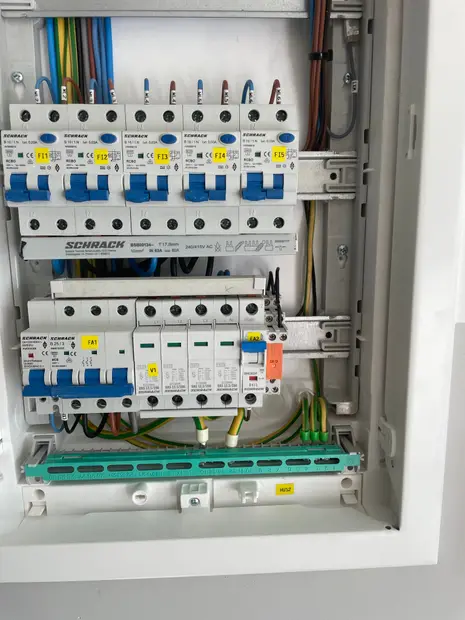 Ističové pole s prúdovými chráničmi, detail zapojenia.